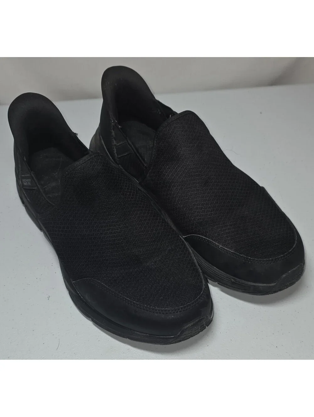 Skechers Swift Fit Black 10.5 Men's Walking Shoe Relaxed Fit